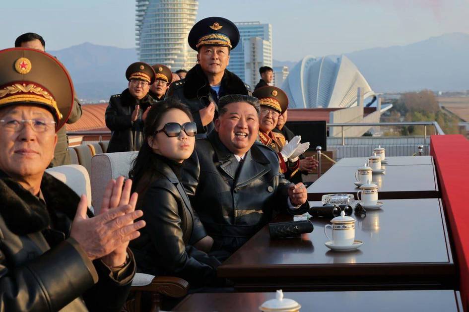 Kim Chen In va qizi aviashouda qatnashdi (video)